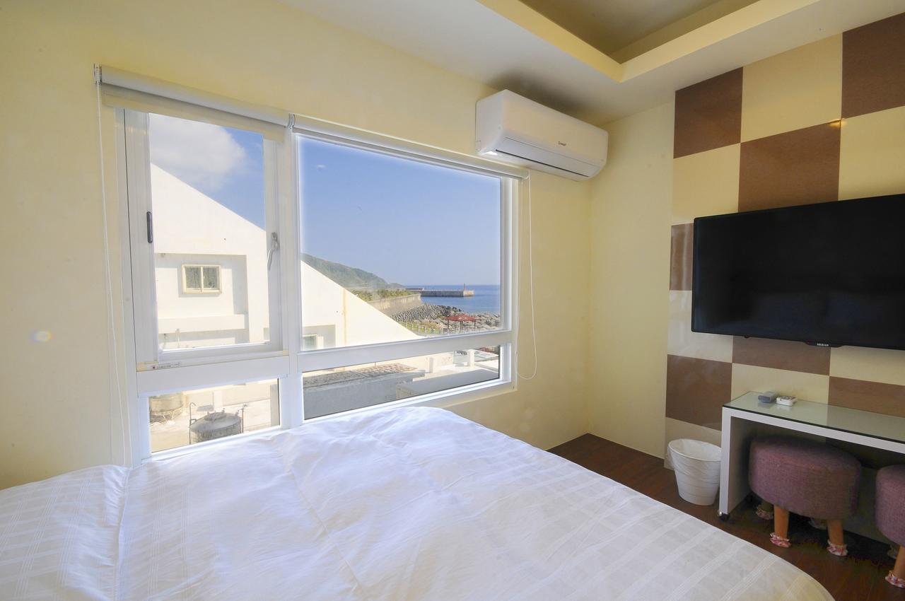 綠島 綠堤濱海旅店 Bed and Breakfast Lyudao Buitenkant foto